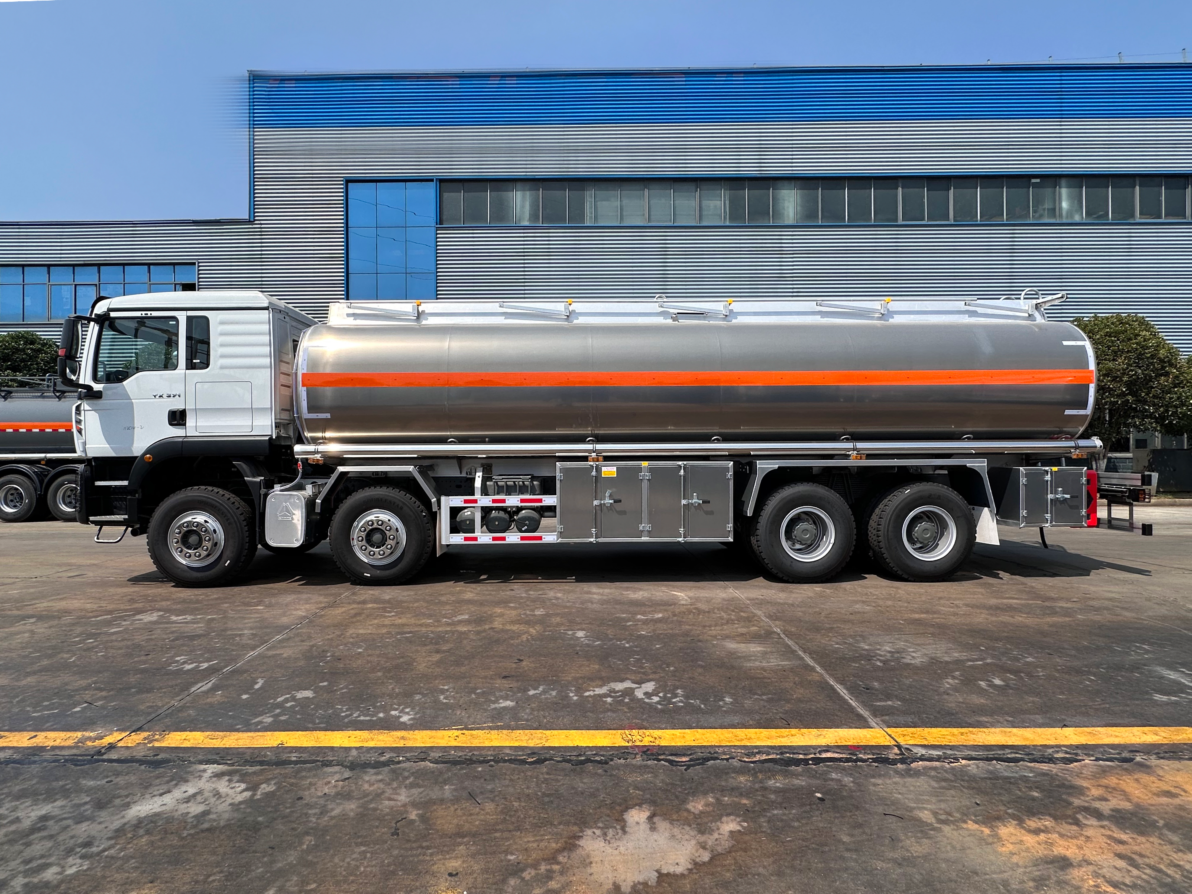 Camión cisterna de combustible Sinotruk Howo TX Series de 30–35 m³, Suizhou Hongda Automobile Sales Co., Ltd., Camión cisterna de combustible Sinotruk Howo TX Series de 30–35 m³