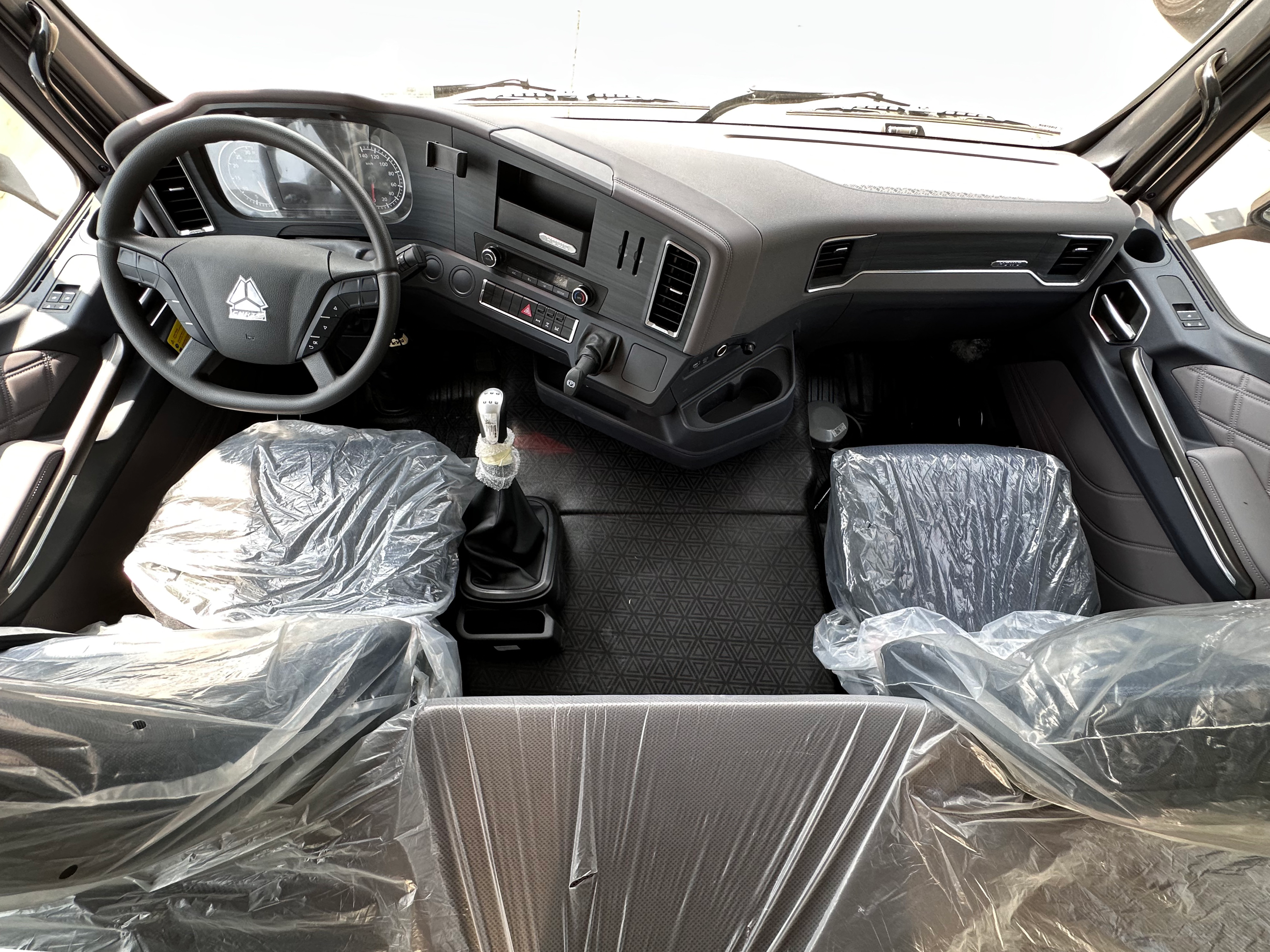 Camión cisterna de combustible Sinotruk Howo TX Series de 30–35 m³, Suizhou Hongda Automobile Sales Co., Ltd., Camión cisterna de combustible Sinotruk Howo TX Series de 30–35 m³