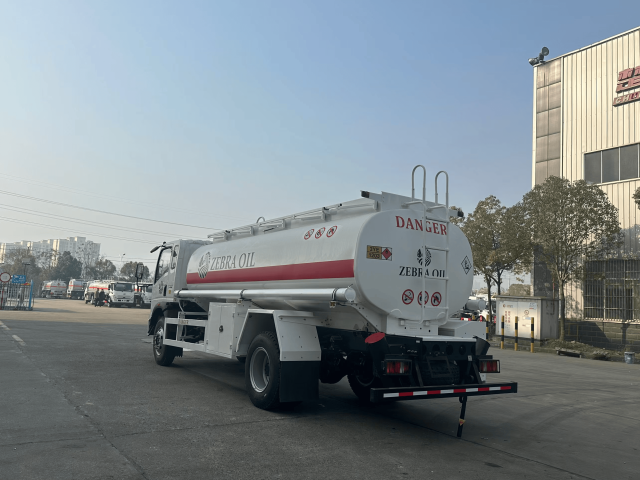 Camión cisterna de combustible Sinotruk Howo de 10 m³, Suizhou Hongda Automobile Sales Co., Ltd., Camión cisterna de combustible Sinotruk Howo de 10 m³