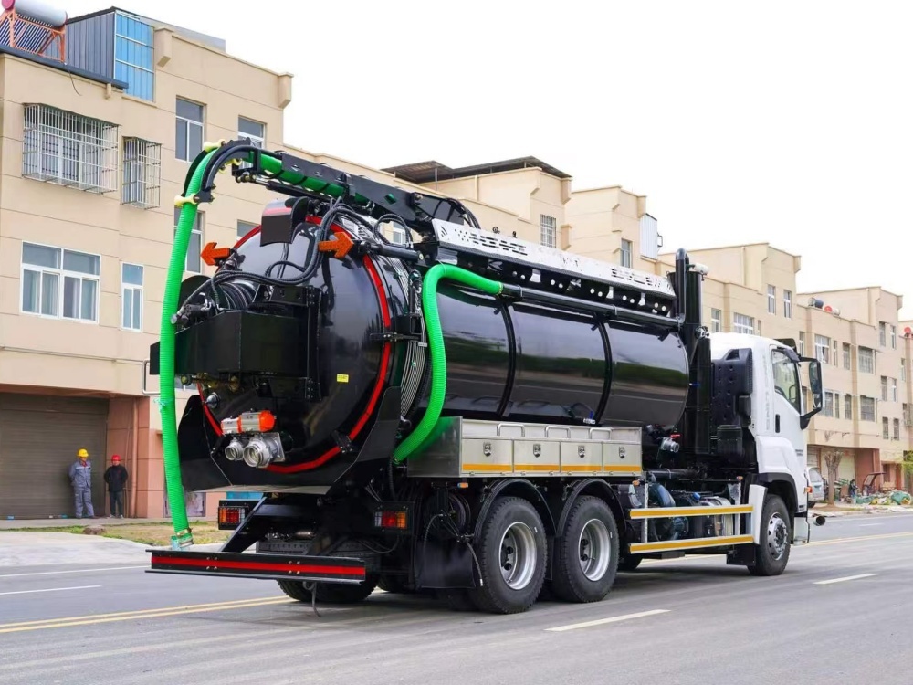 Camion de nettoyage des égouts ISUZU de 17 m³ à jet d'eau et aspiration combinés, Suizhou Hongda Automobile Sales Co., Ltd., Camion de nettoyage des égouts ISUZU de 17 m³ à jet d'eau et aspiration combinés