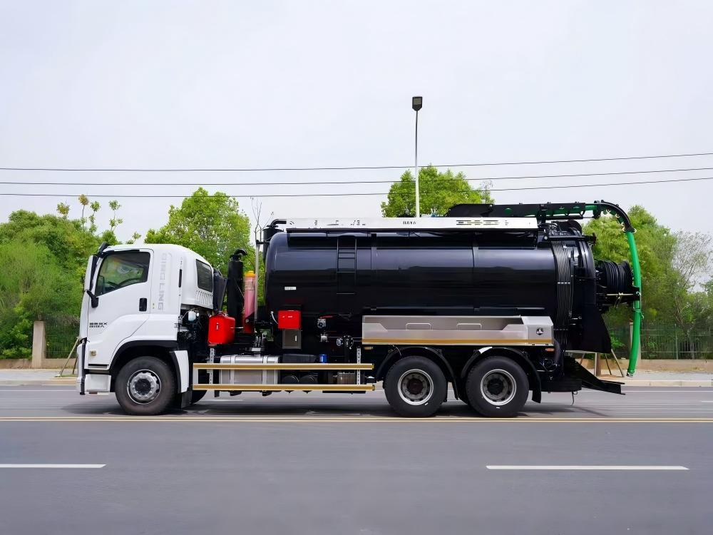 Camion de nettoyage des égouts ISUZU de 17 m³ à jet d'eau et aspiration combinés, Suizhou Hongda Automobile Sales Co., Ltd., Camion de nettoyage des égouts ISUZU de 17 m³ à jet d'eau et aspiration combinés