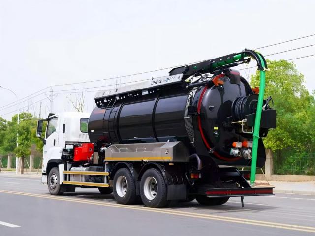 Camion de nettoyage des égouts ISUZU de 17 m³ à jet d'eau et aspiration combinés, Suizhou Hongda Automobile Sales Co., Ltd., Camion de nettoyage des égouts ISUZU de 17 m³ à jet d'eau et aspiration combinés
