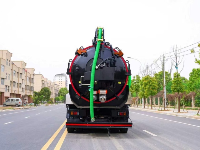 Camion de nettoyage des égouts ISUZU de 17 m³ à jet d'eau et aspiration combinés, Suizhou Hongda Automobile Sales Co., Ltd., Camion de nettoyage des égouts ISUZU de 17 m³ à jet d'eau et aspiration combinés