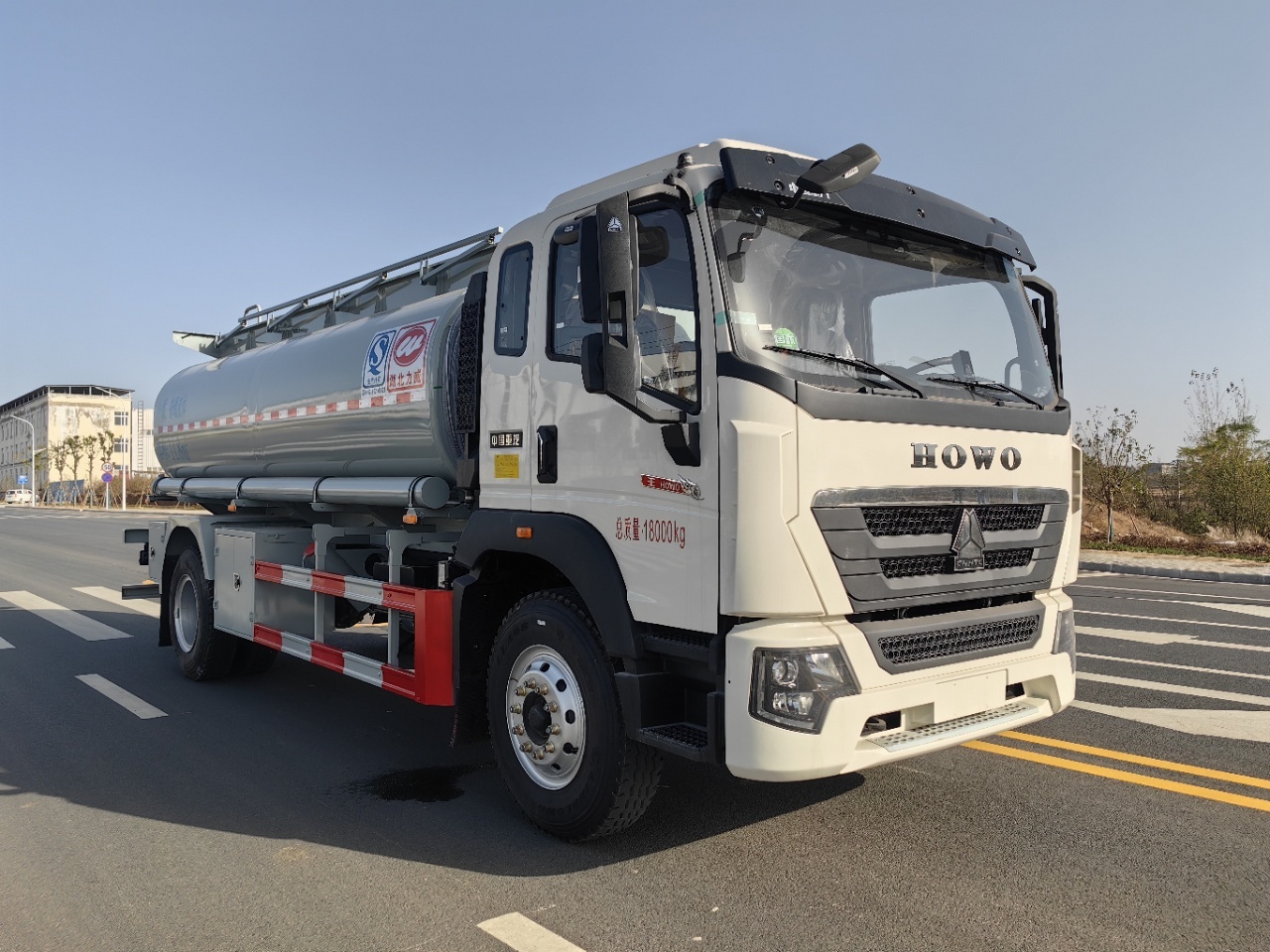 Sinotruk Howo G5x Series 10-ton Sulfuric Acid Chemical Tanker Truck, Suizhou Hongda Automobile Sales Co., Ltd.,Sinotruk Howo G5x Series 10-ton Sulfuric Acid Chemical Tanker Truck
