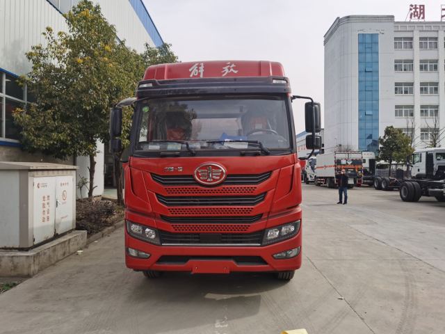 Camion-citerne pour produits chimiques dangereux FAW Jiefang de 21 m³, Suizhou Hongda Automobile Sales Co., Ltd., camion-citerne pour produits chimiques à acide sulfurique Howo série G5x de 10 tonnes