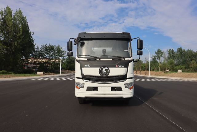 Camion-citerne pour liquides dangereux Shaanxi Auto série L5000, capacité 12,5 m³, Suizhou Hongda Automobile Sales Co., Ltd.