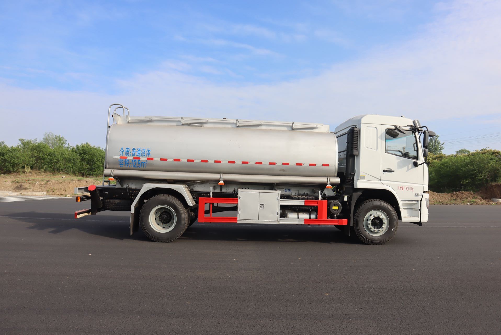 Camion-citerne pour liquides dangereux Shaanxi Auto série L5000, capacité 12,5 m³, Suizhou Hongda Automobile Sales Co., Ltd.
