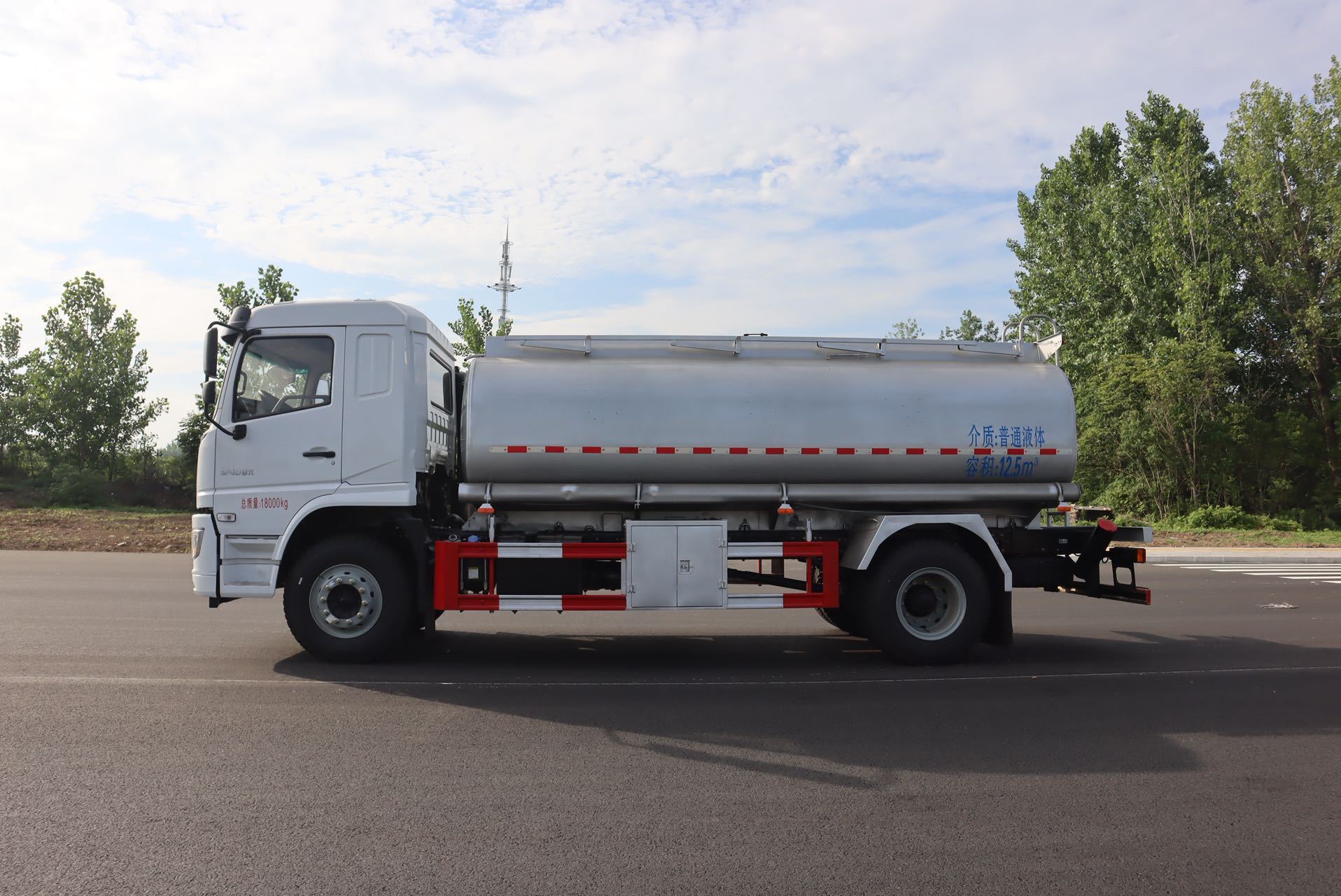 Camion-citerne pour liquides dangereux Shaanxi Auto série L5000, capacité 12,5 m³, Suizhou Hongda Automobile Sales Co., Ltd.