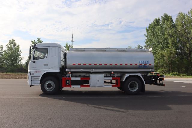 Camion-citerne pour liquides dangereux Shaanxi Auto série L5000, capacité 12,5 m³, Suizhou Hongda Automobile Sales Co., Ltd.