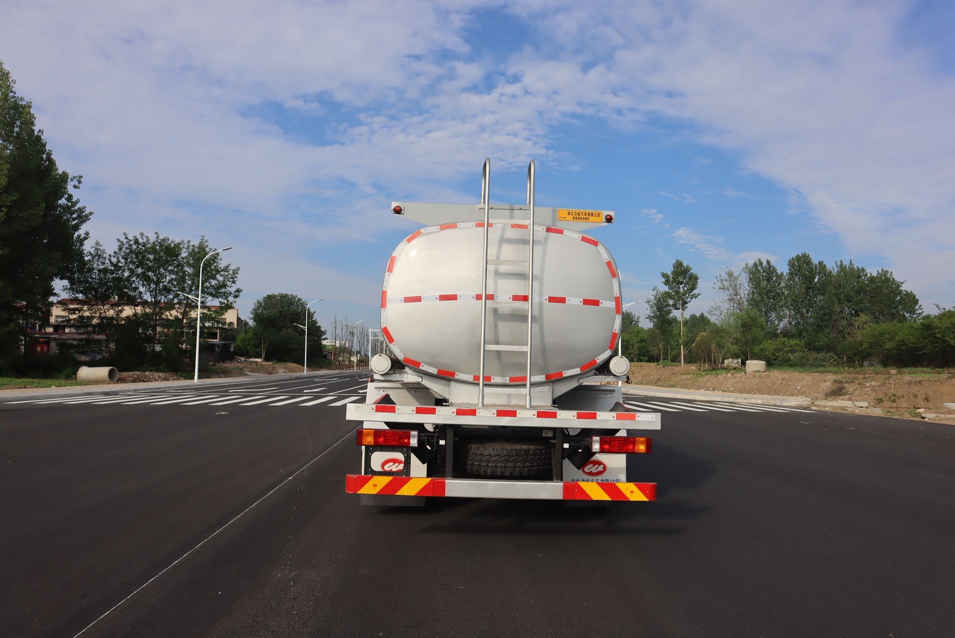 Camion-citerne pour liquides dangereux Shaanxi Auto série L5000, capacité 12,5 m³, Suizhou Hongda Automobile Sales Co., Ltd.