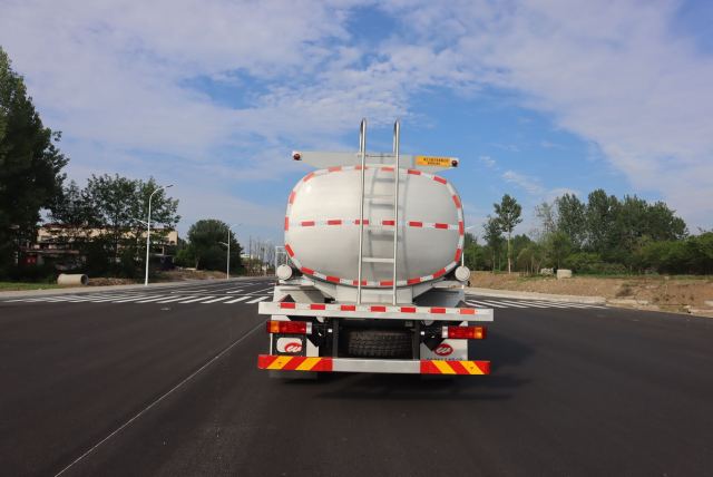 Camion-citerne pour liquides dangereux Shaanxi Auto série L5000, capacité 12,5 m³, Suizhou Hongda Automobile Sales Co., Ltd.