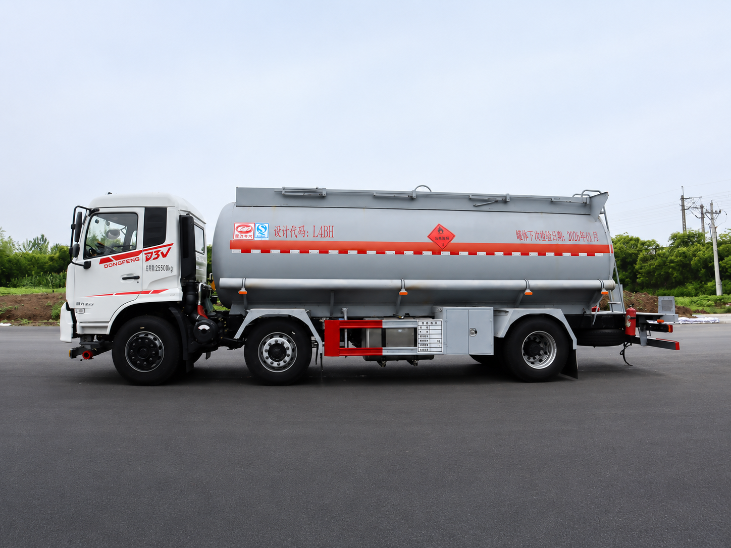 Camion-citerne pour produits chimiques dangereux Dongfeng série D3V de 20 m³, Suizhou Hongda Automobile Sales Co., Ltd., Camion-citerne pour produits chimiques dangereux Dongfeng série D3V de 20 m³