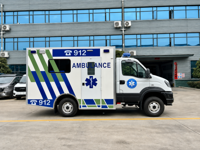 Ambulance 4x4 Iveco Ouba série « Thunder », Suizhou Hongda Automobile Sales Co., Ltd., Ambulance 4x4 Iveco Ouba série « Thunder »