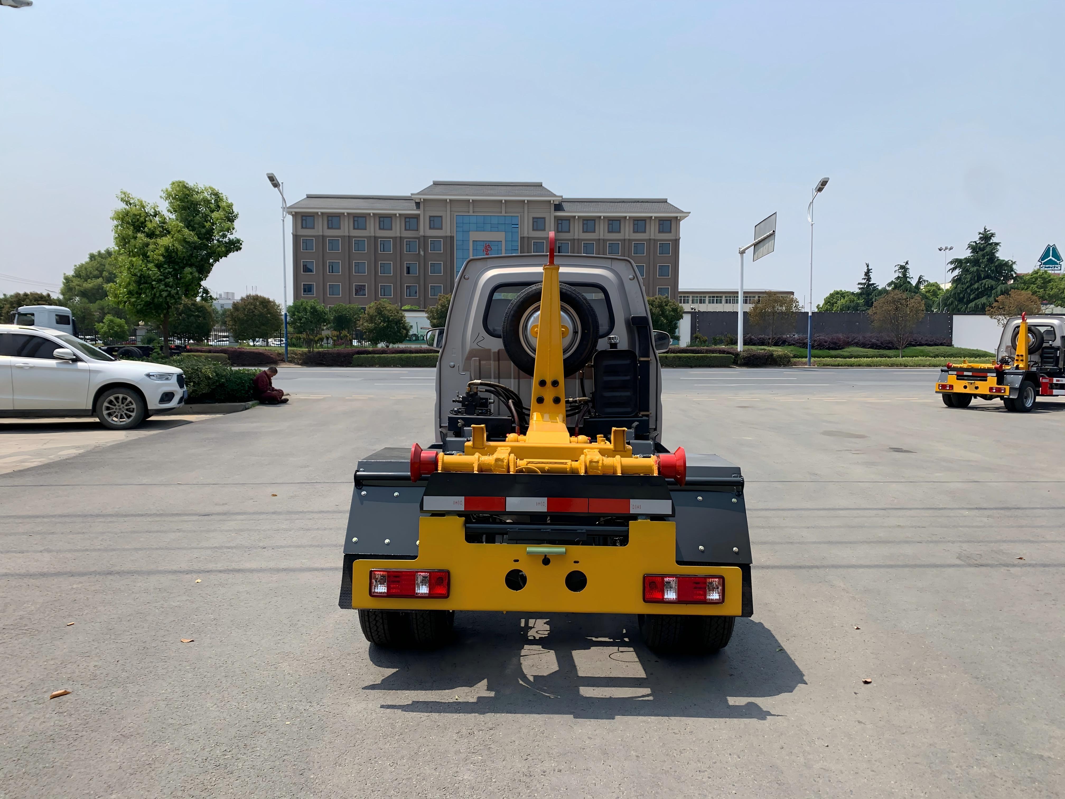 Camión de basura Dongfeng de 11 toneladas con sistema de gancho elevador, Suizhou Hongda Automobile Sales Co., Ltd., Camión de basura Dongfeng de 11 toneladas con sistema de gancho elevador