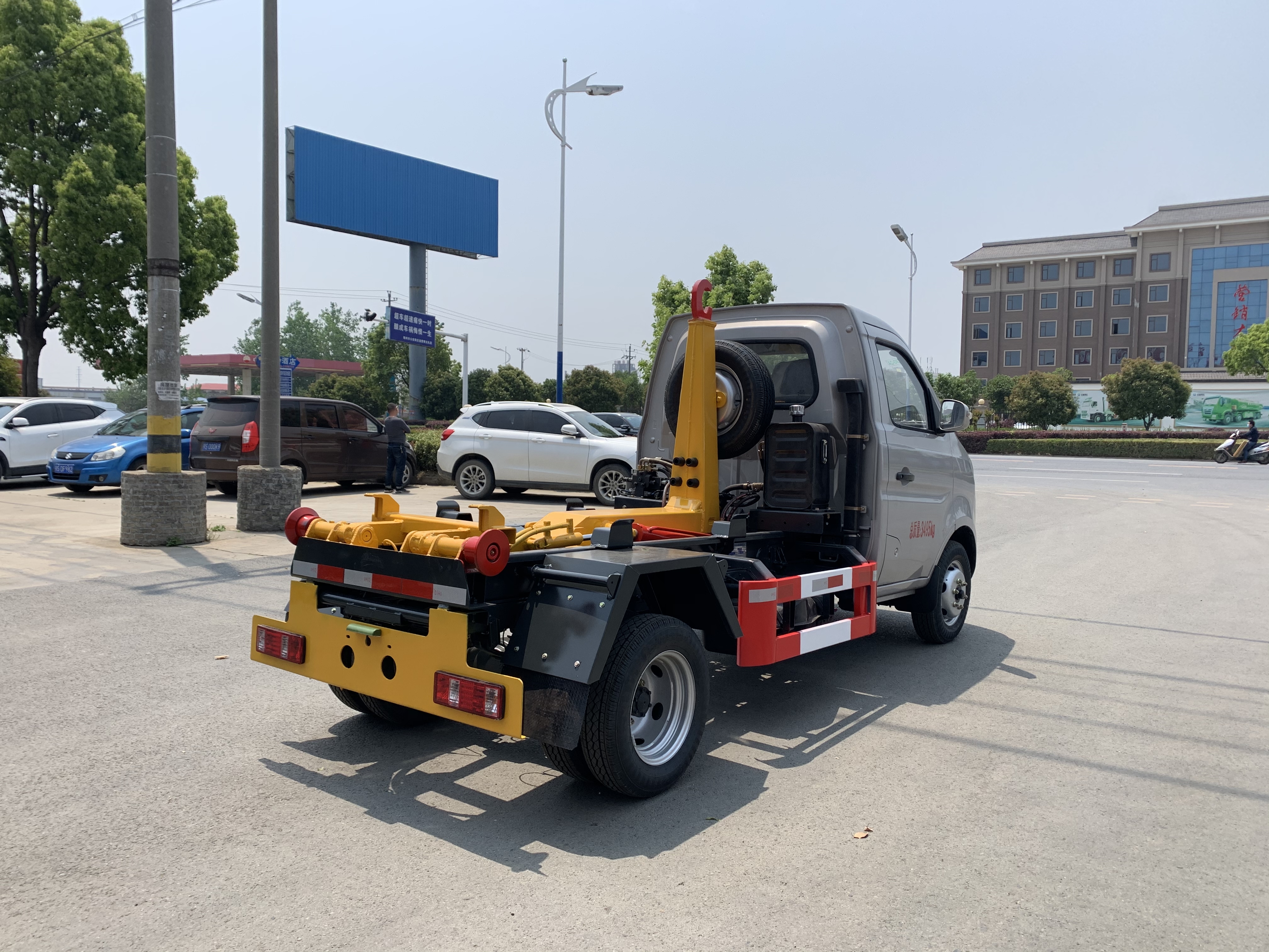 Camión de basura Dongfeng de 11 toneladas con sistema de gancho elevador, Suizhou Hongda Automobile Sales Co., Ltd., Camión de basura Dongfeng de 11 toneladas con sistema de gancho elevador