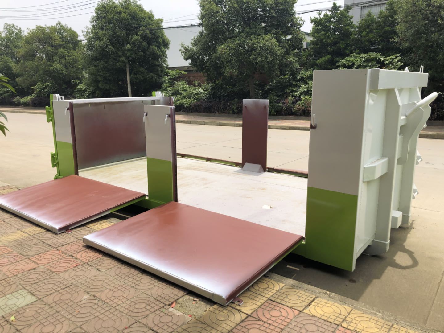 Camión recolector de basura Dongfeng de 12 toneladas con sistema de gancho elevador para trabajo pesado, Suizhou Hongda Automobile Sales Co., Ltd., Camión recolector de basura Dongfeng de 12 toneladas con sistema de gancho elevador para trabajo pesado
