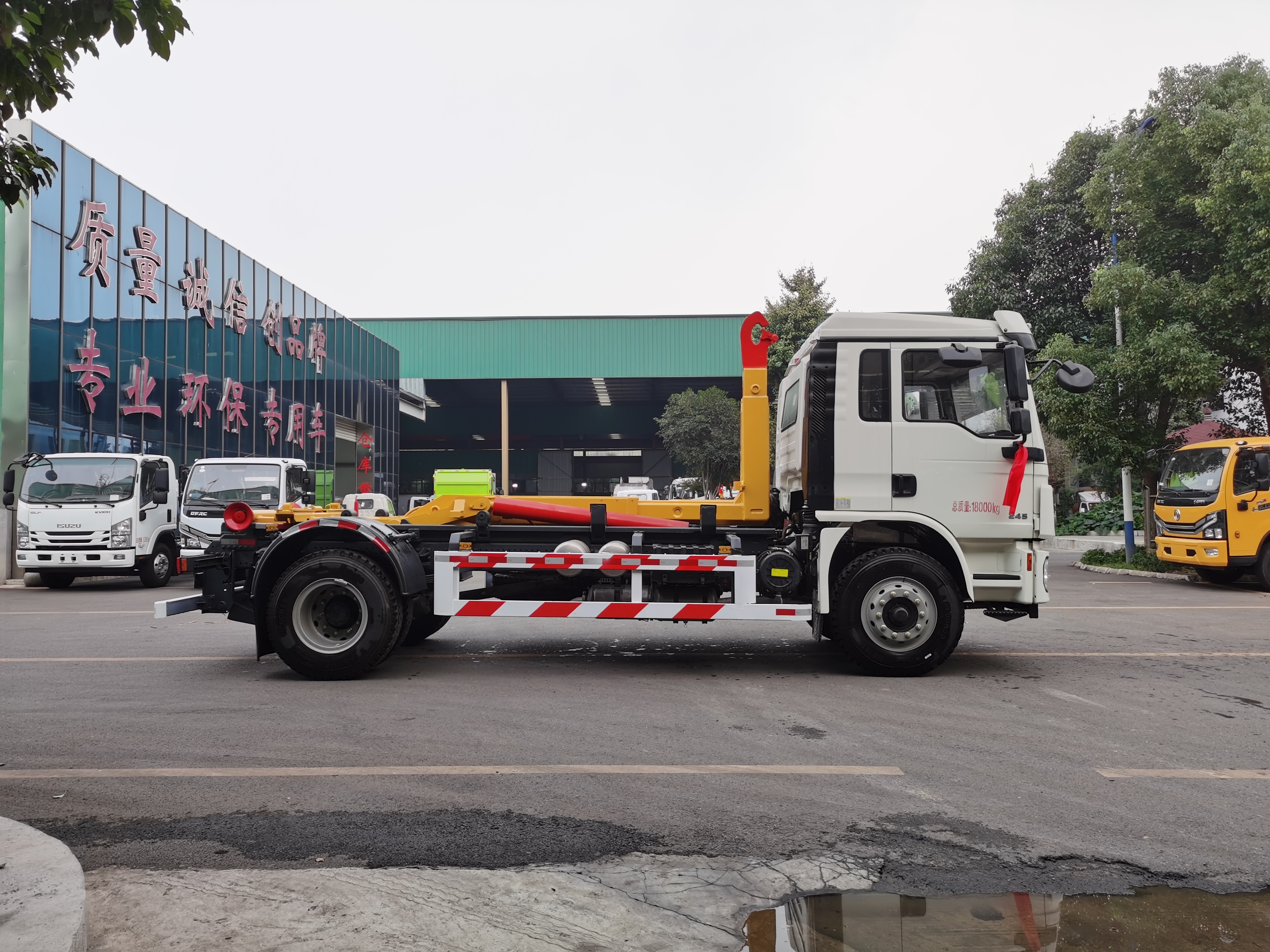 Camion à ordures à crochet de levage robuste Shacman de 16 tonnes, Suizhou Hongda Automobile Sales Co., Ltd., Camion à ordures à crochet de levage robuste Dongfeng de 16 tonnes