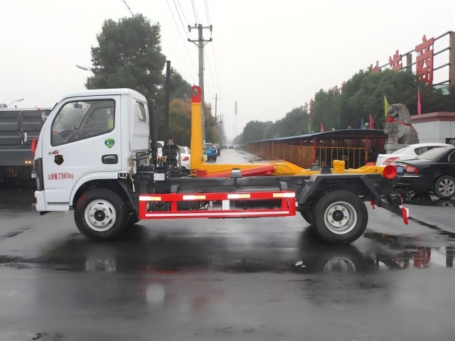 Camion à ordures à crochet de 8 tonnes Dongfeng, Suizhou Hongda Automobile Sales Co., Ltd., Camion à ordures à crochet de 8 tonnes Dongfeng