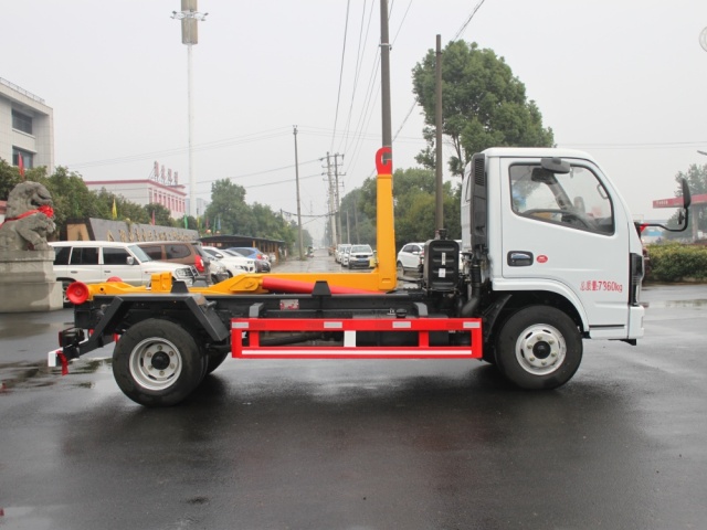 Camion à ordures à crochet de 8 tonnes Dongfeng, Suizhou Hongda Automobile Sales Co., Ltd., Camion à ordures à crochet de 8 tonnes Dongfeng