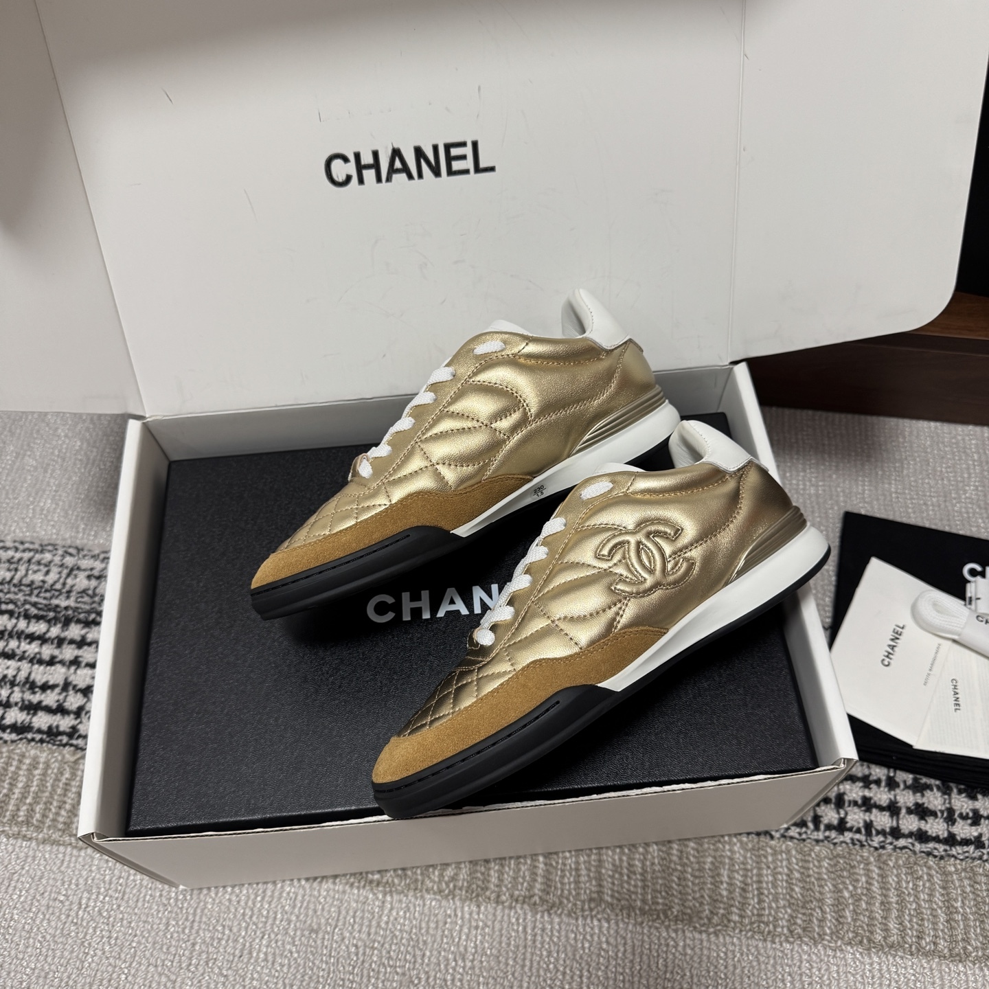 Women Golden Quilted Leather Sneakers Lace Up Casual Sports Trainer Shoes