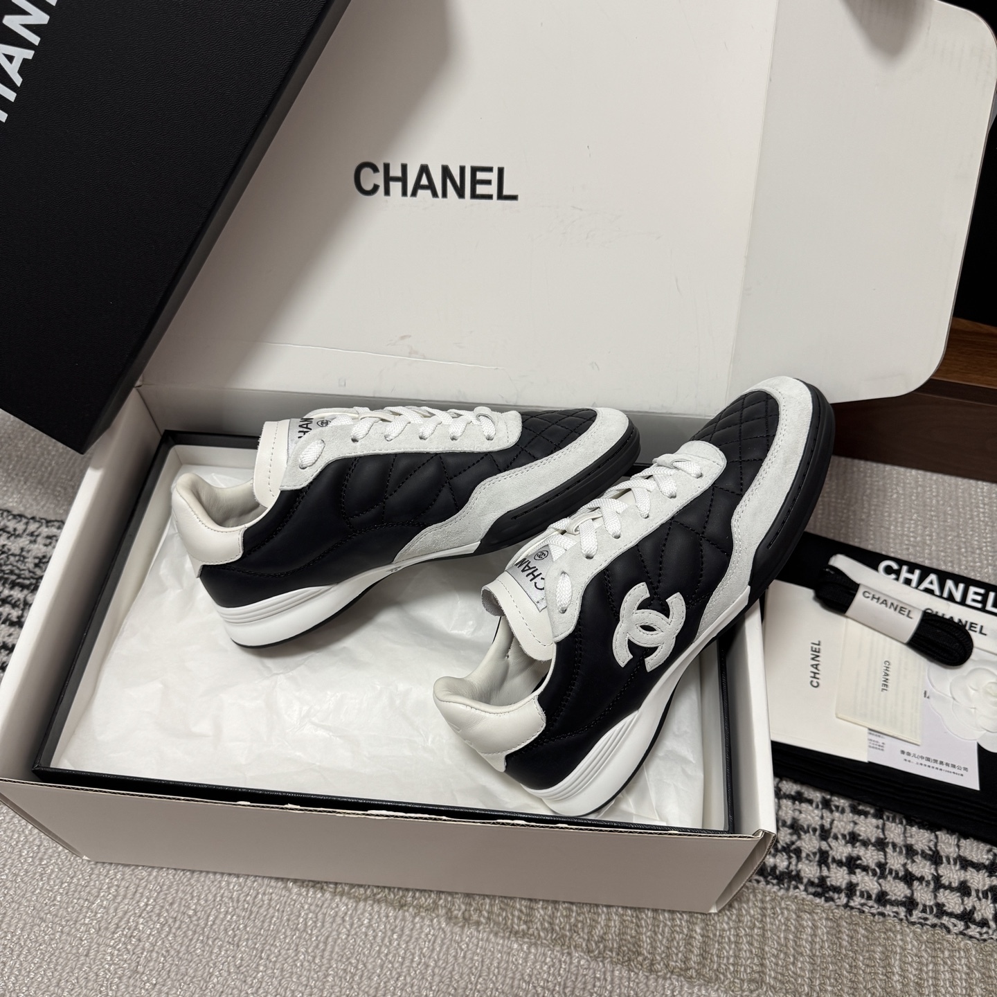 Women Black White Quilted Lace Up Sneakers Fashion Casual Walking Trainer Shoes