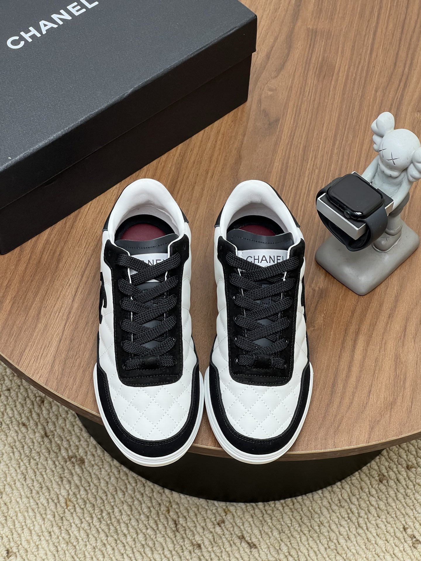 Women Two Tone Quilted Lace Up Sneakers Retro Flat Walking Casual ShoesWomen Two Tone Quilted Lace Up Sneakers Retro Flat Walking Casual Shoes