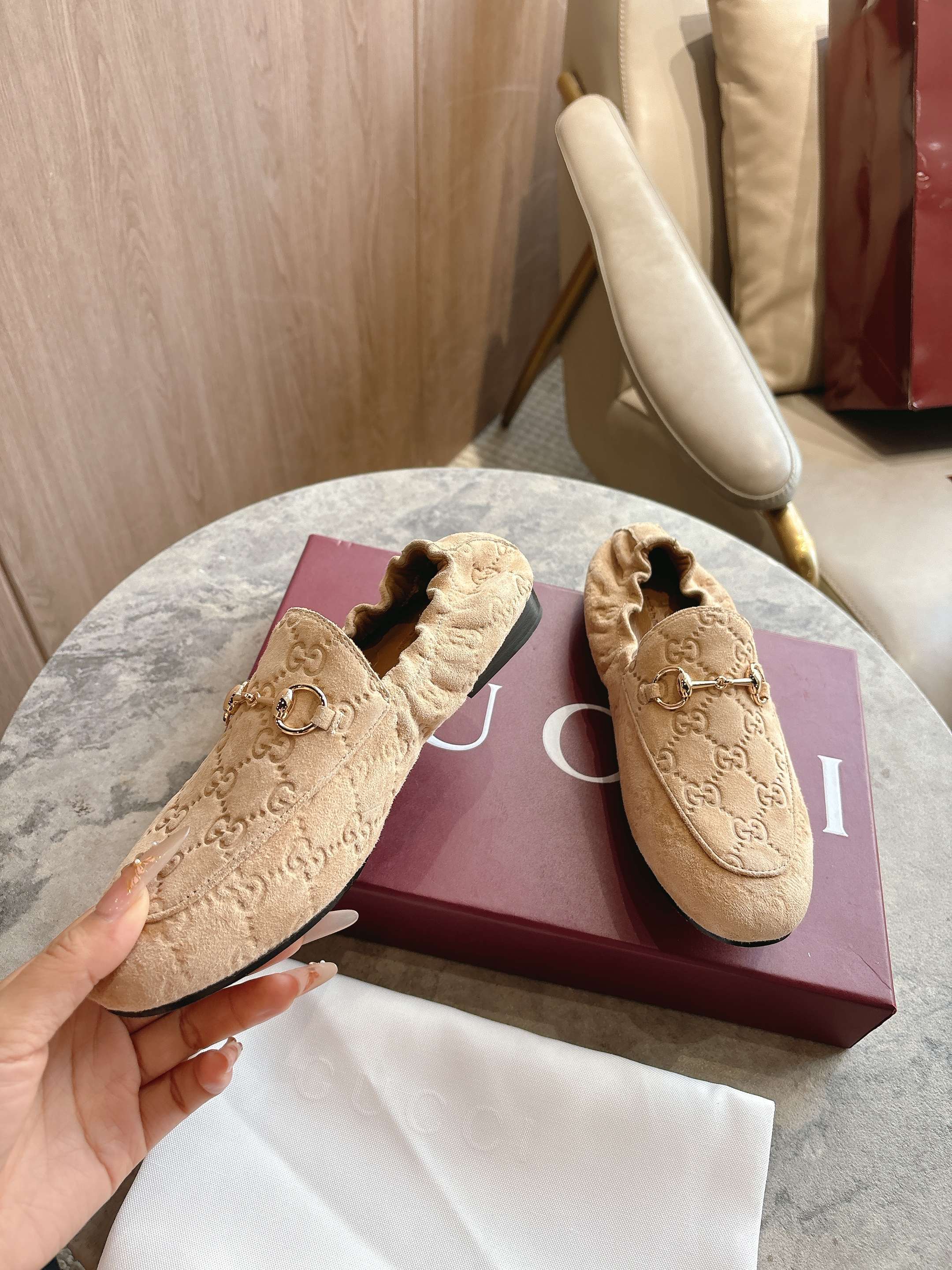 Women Embossed Pattern Loafers Metal Buckle Slip On Soft Flat Casual Shoes