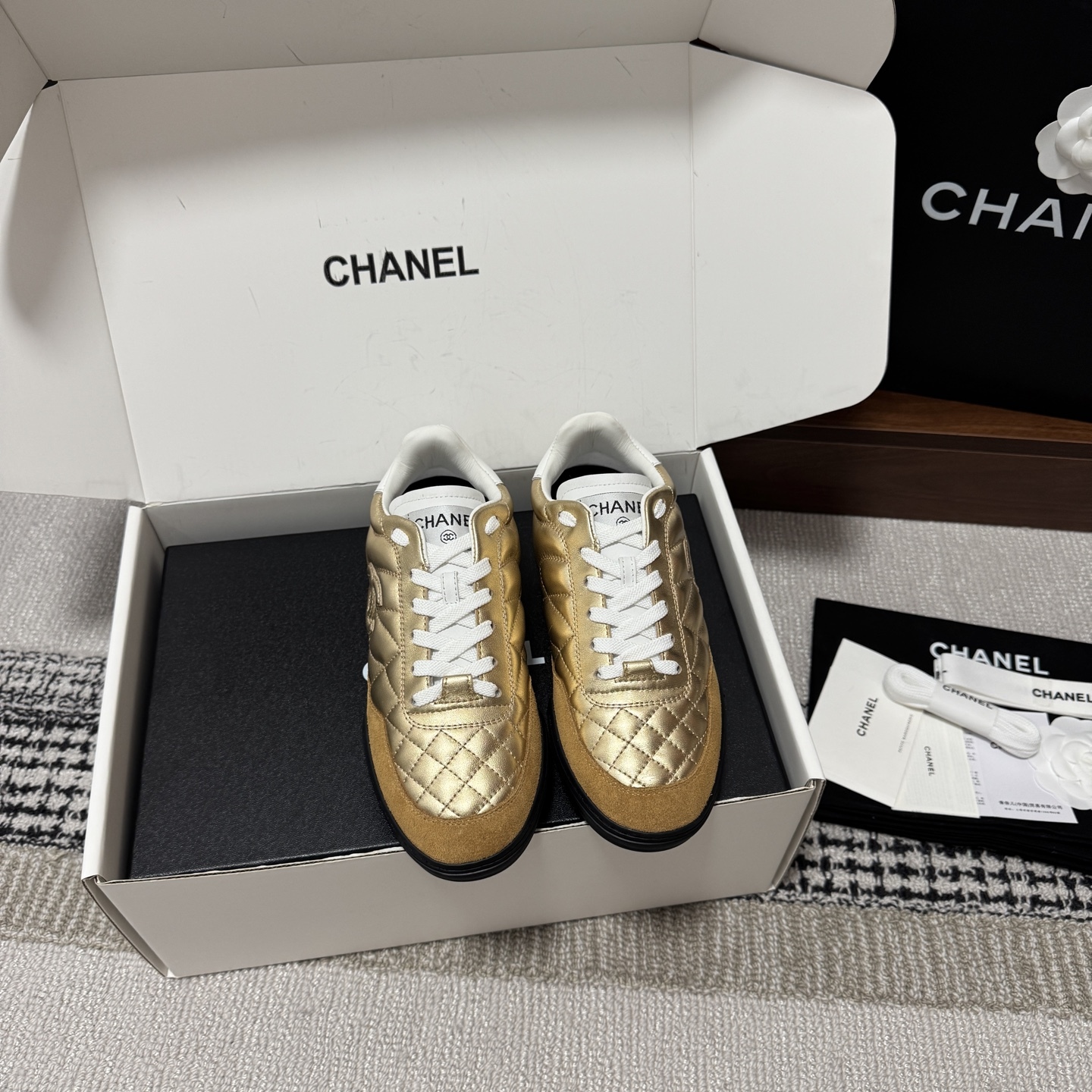 Women Golden Quilted Leather Sneakers Lace Up Casual Sports Trainer Shoes