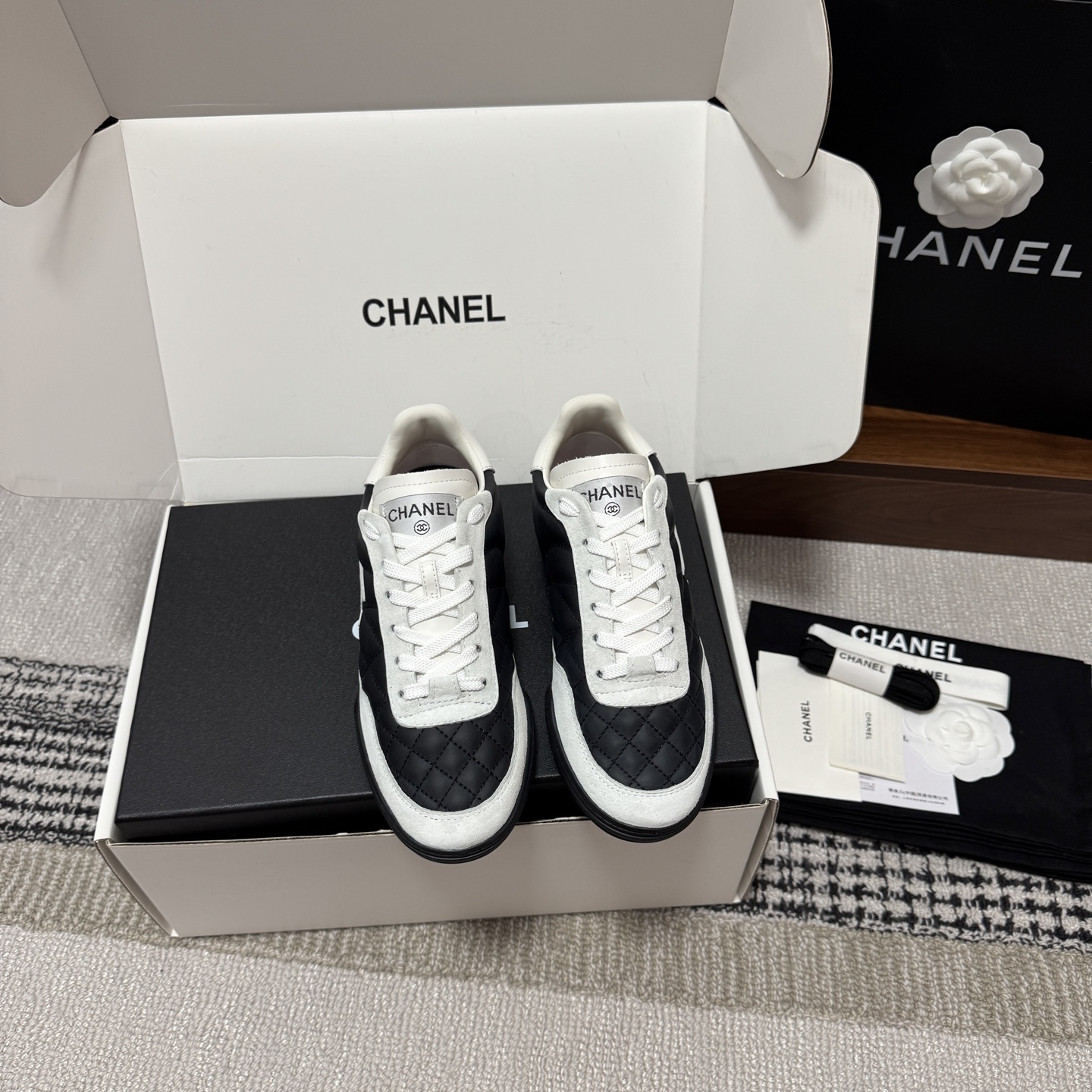 Women Black White Quilted Lace Up Sneakers Fashion Casual Walking Trainer Shoes