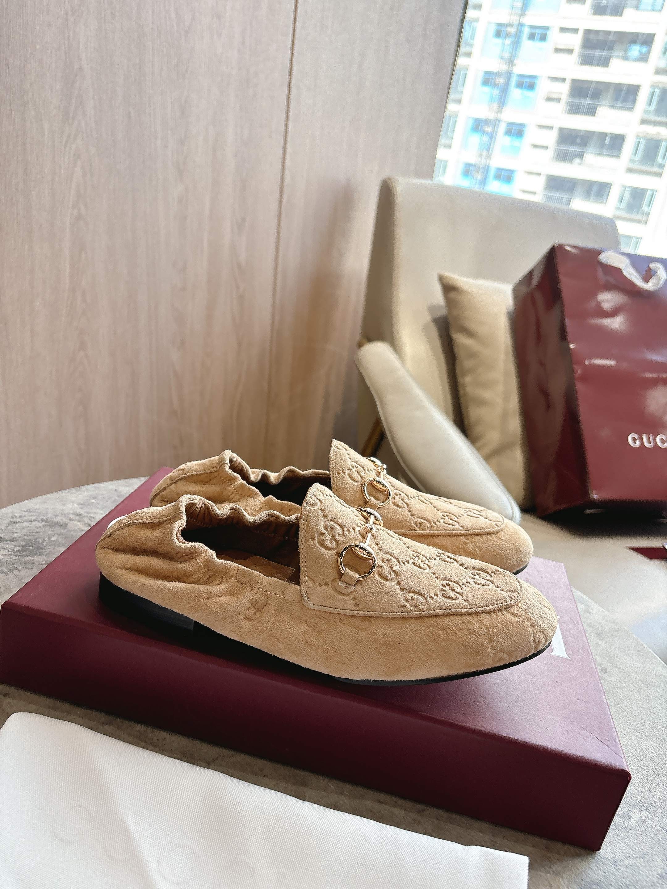 Women Embossed Pattern Loafers Metal Buckle Slip On Soft Flat Casual Shoes