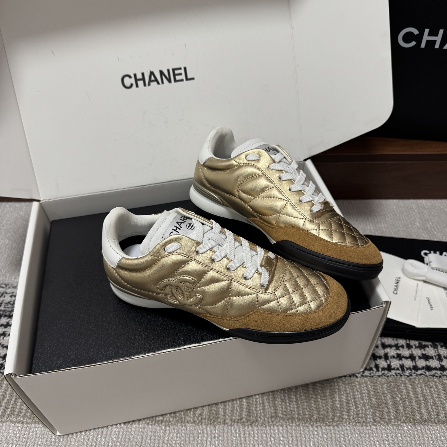 Women Golden Quilted Leather Sneakers Lace Up Casual Sports Trainer Shoes