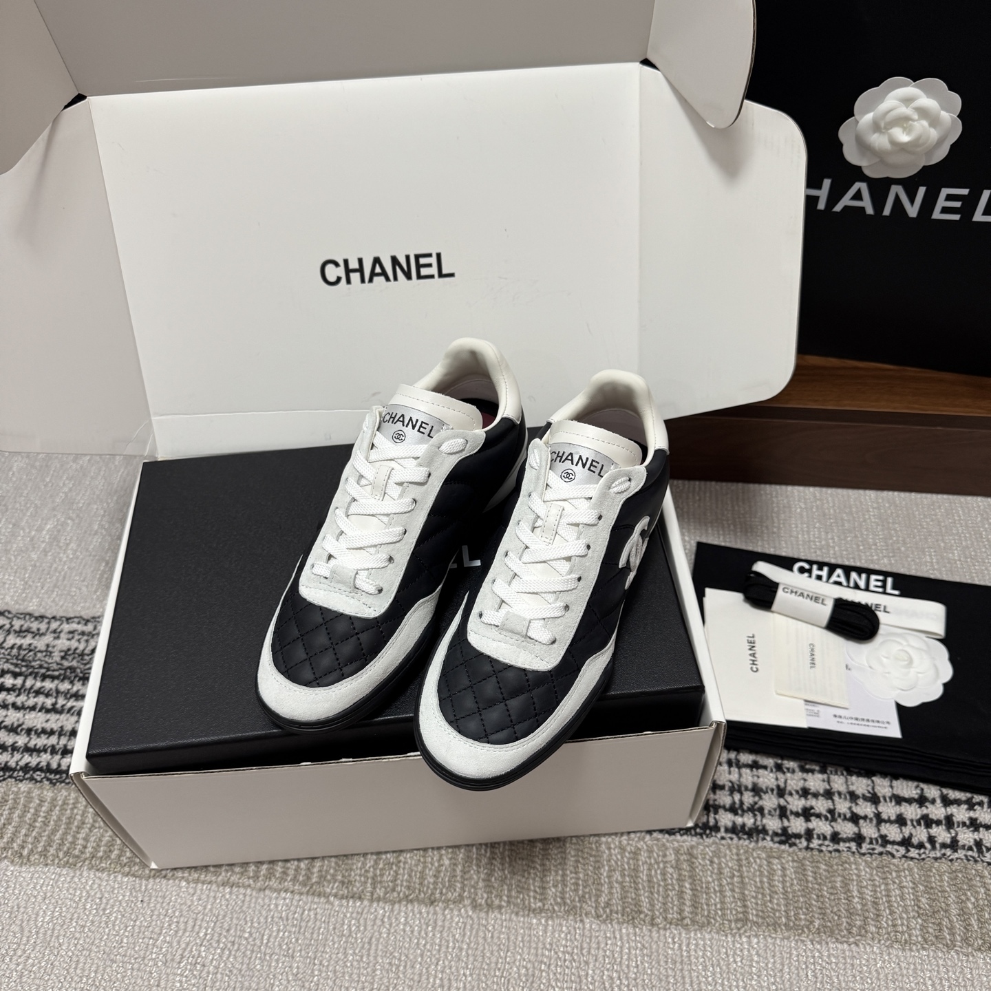 Women Black White Quilted Lace Up Sneakers Fashion Casual Walking Trainer Shoes