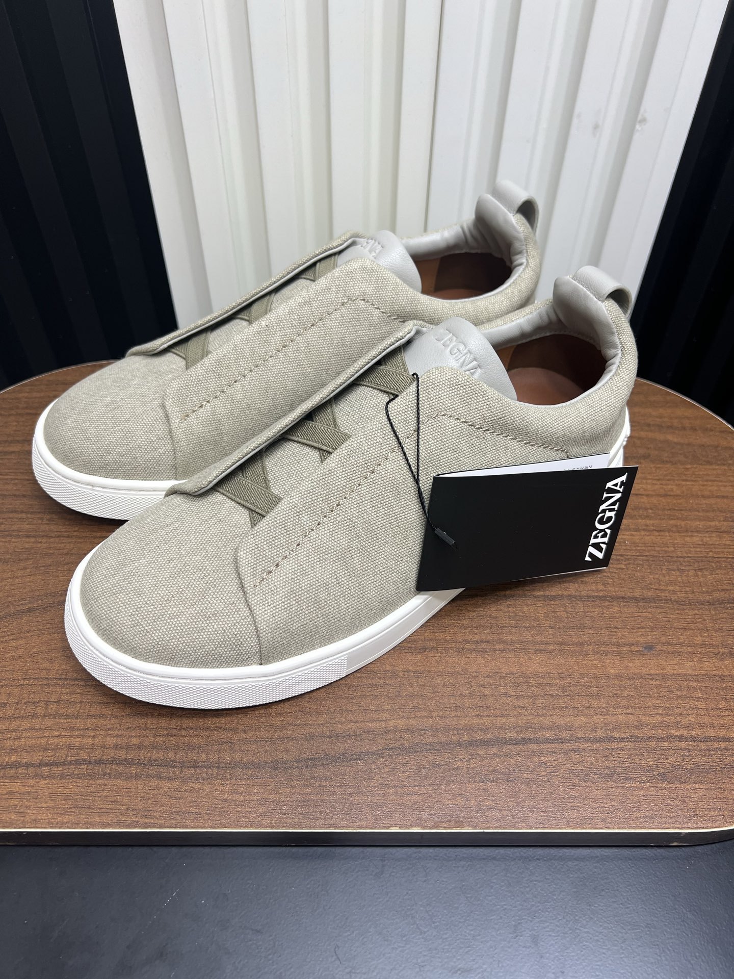 Men Slip-On Casual Sneakers Light Khaki Breathable Flat Walking Shoes