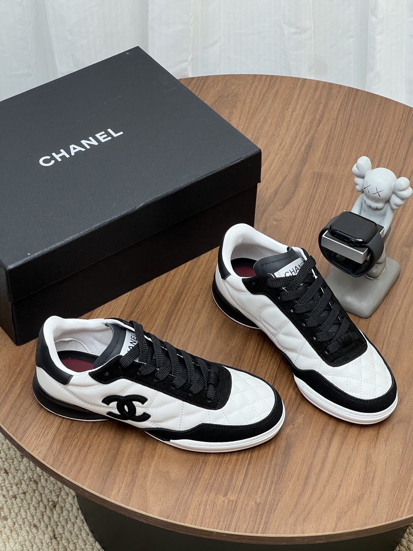 Women Two Tone Quilted Lace Up Sneakers Retro Flat Walking Casual ShoesWomen Two Tone Quilted Lace Up Sneakers Retro Flat Walking Casual Shoes