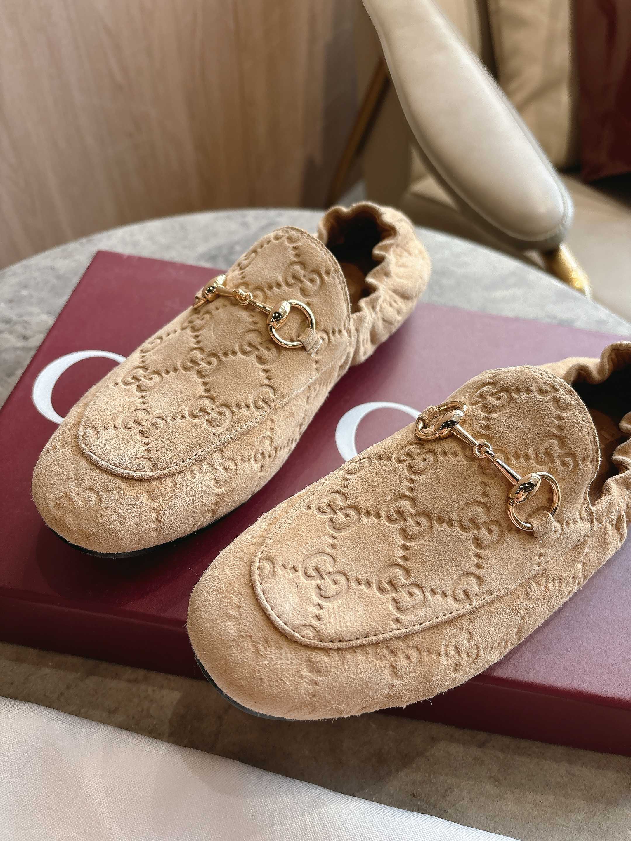 Women Embossed Pattern Loafers Metal Buckle Slip On Soft Flat Casual Shoes