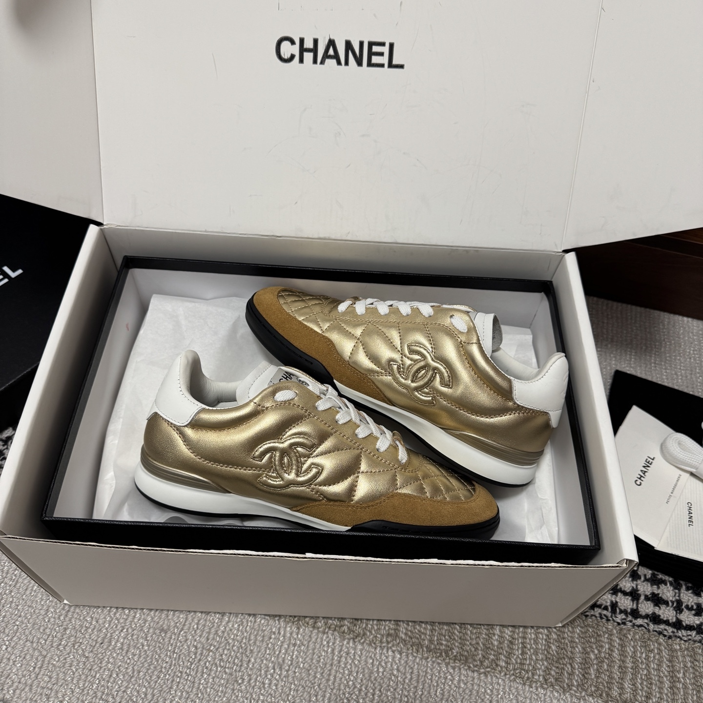 Women Golden Quilted Leather Sneakers Lace Up Casual Sports Trainer Shoes