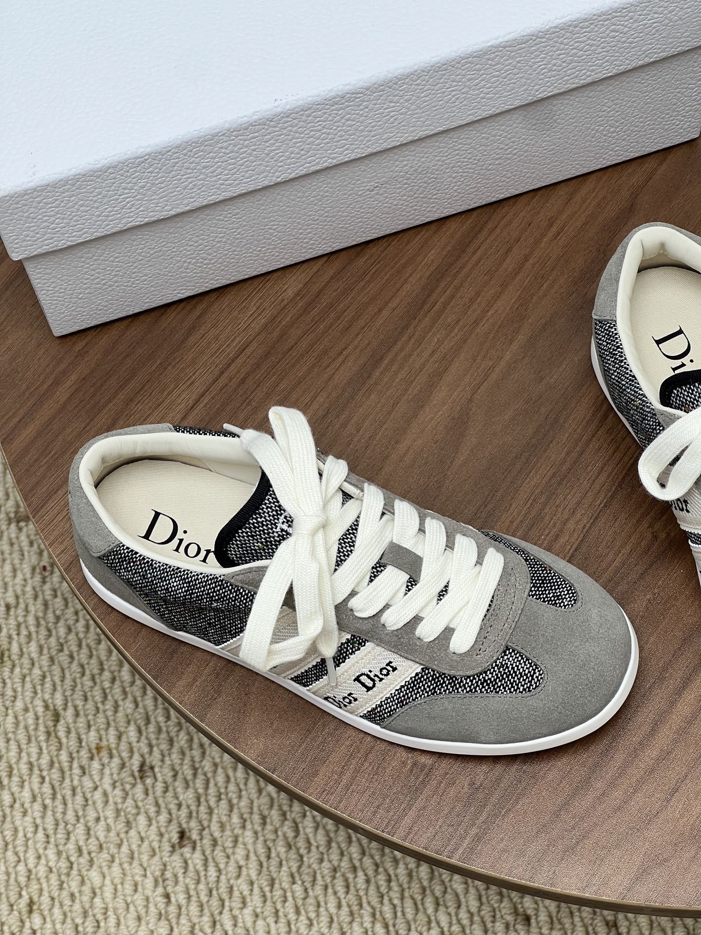 Vintage Suede Patchwork Casual Sneakers Women Retro Lace Up Flat Walking Shoes Lightweight Daily Fashion Trainers
