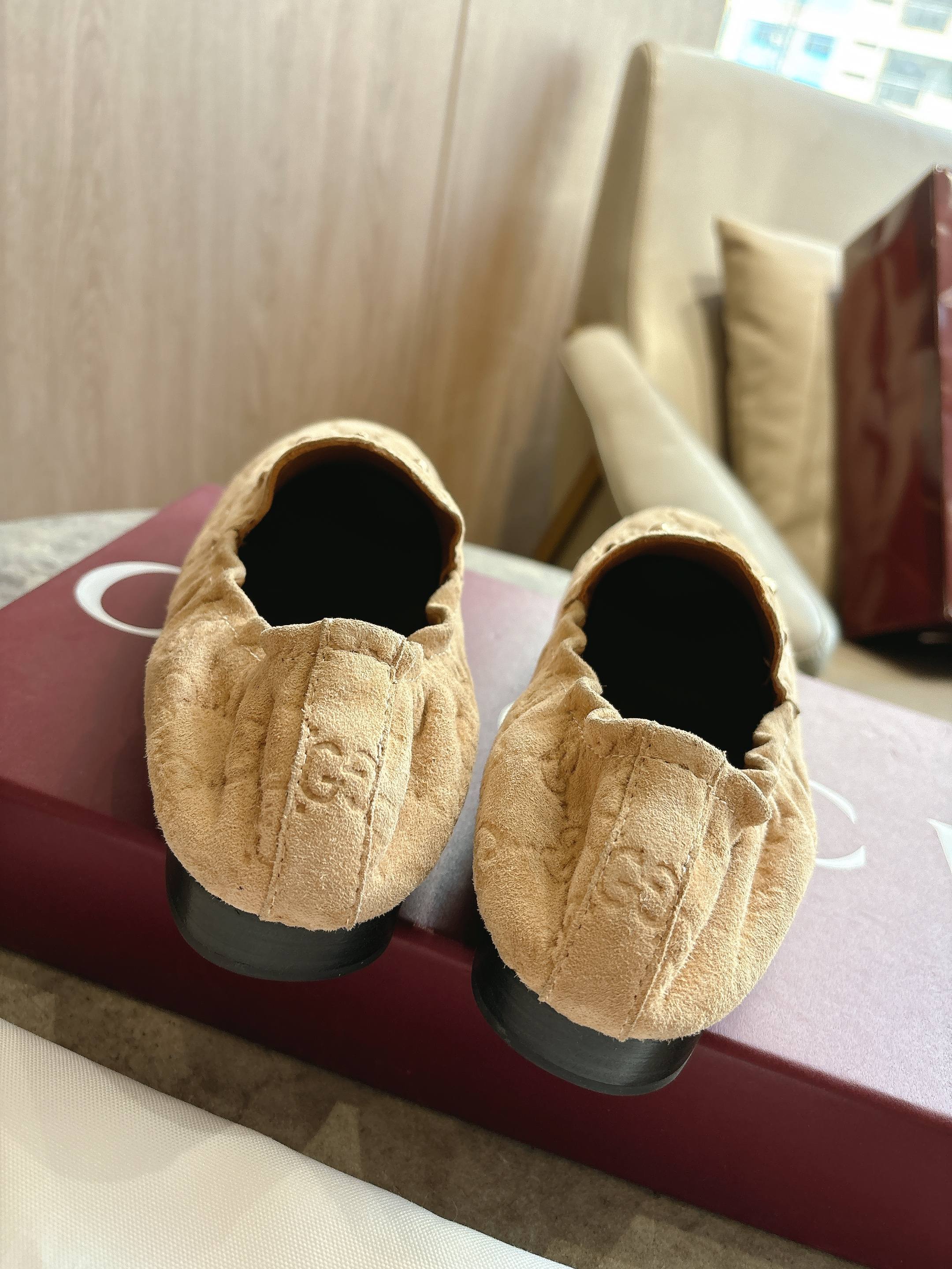 Women Embossed Pattern Loafers Metal Buckle Slip On Soft Flat Casual Shoes