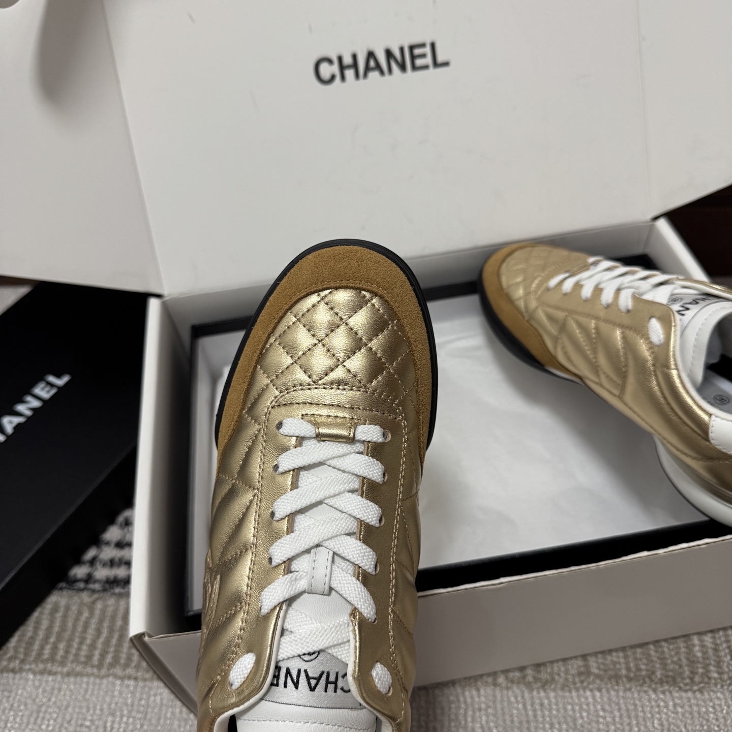 Women Golden Quilted Leather Sneakers Lace Up Casual Sports Trainer Shoes