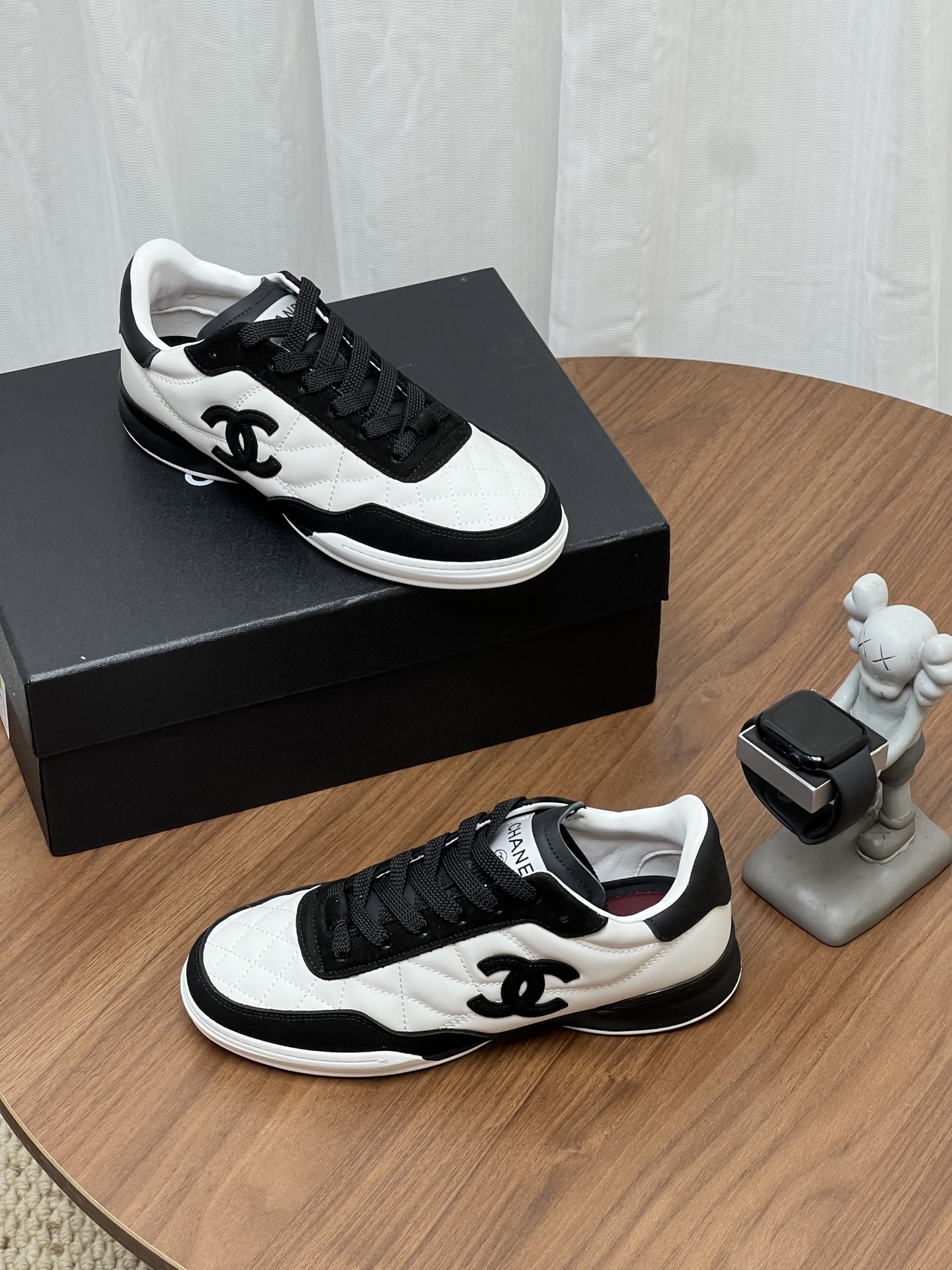 Women Two Tone Quilted Lace Up Sneakers Retro Flat Walking Casual ShoesWomen Two Tone Quilted Lace Up Sneakers Retro Flat Walking Casual Shoes