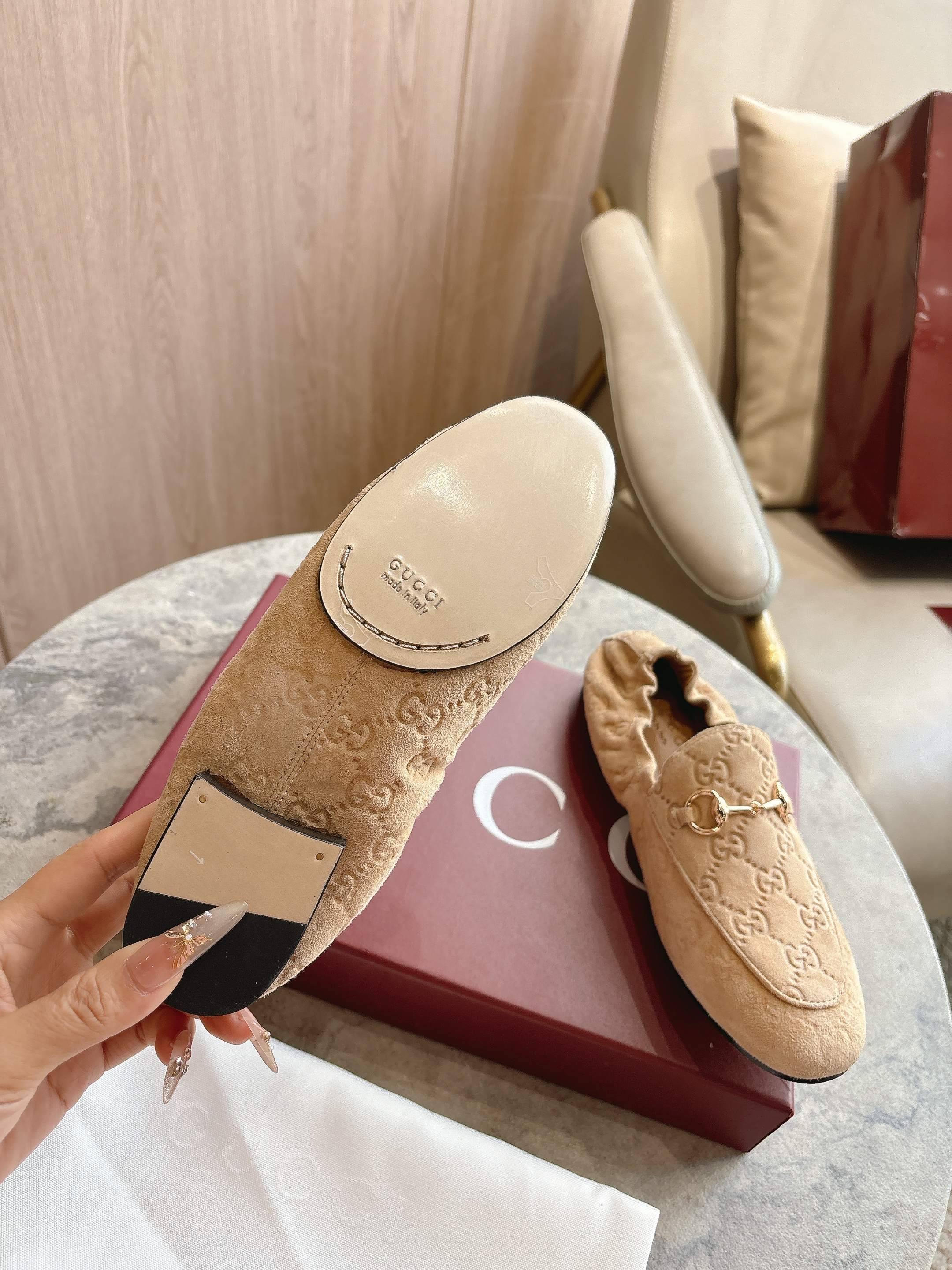 Women Embossed Pattern Loafers Metal Buckle Slip On Soft Flat Casual Shoes