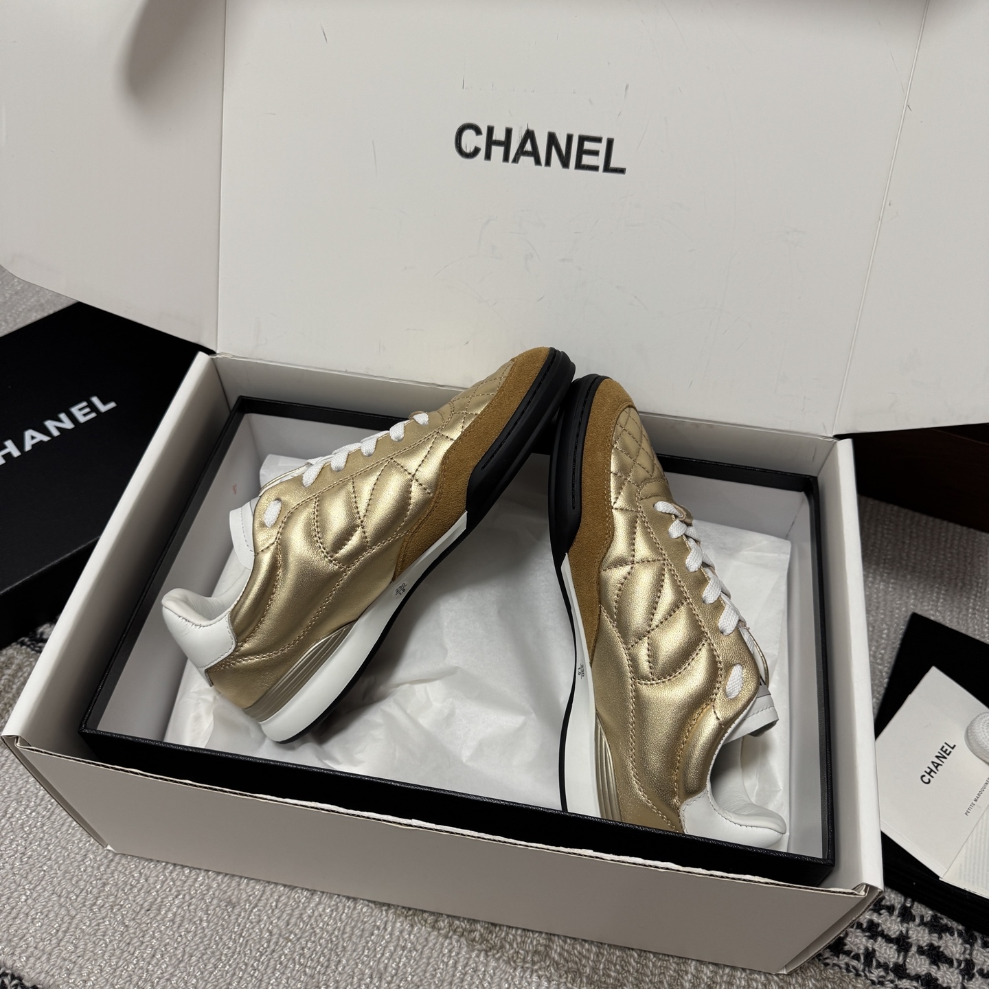 Women Golden Quilted Leather Sneakers Lace Up Casual Sports Trainer Shoes