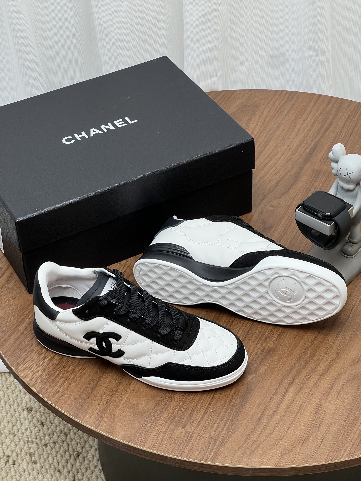 Women Two Tone Quilted Lace Up Sneakers Retro Flat Walking Casual ShoesWomen Two Tone Quilted Lace Up Sneakers Retro Flat Walking Casual Shoes