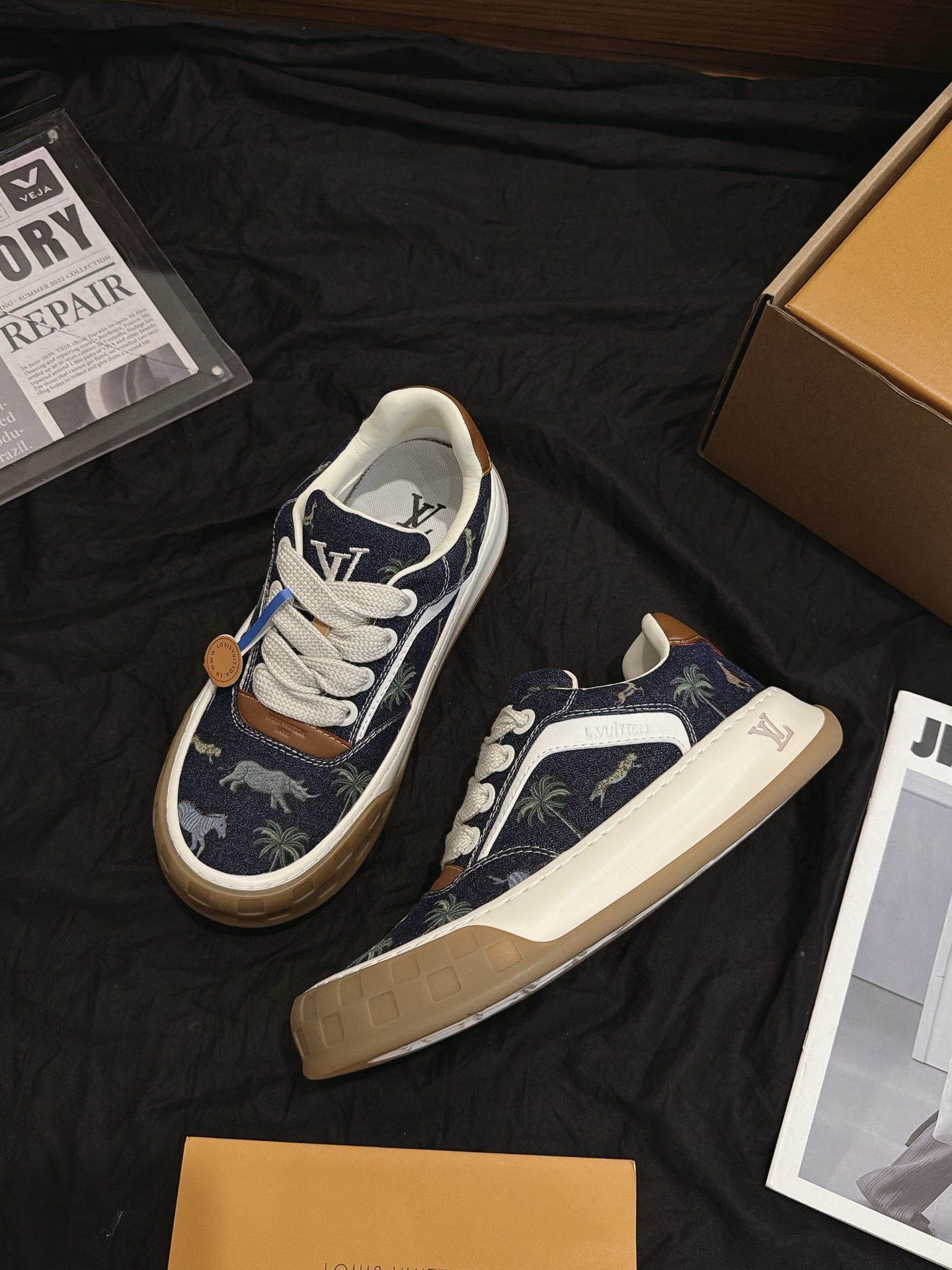 Dark Denim Printed Canvas Casual Skate Shoes White Side Stripe Gum Rubber Sole Retro Low Top Sneakers Unisex