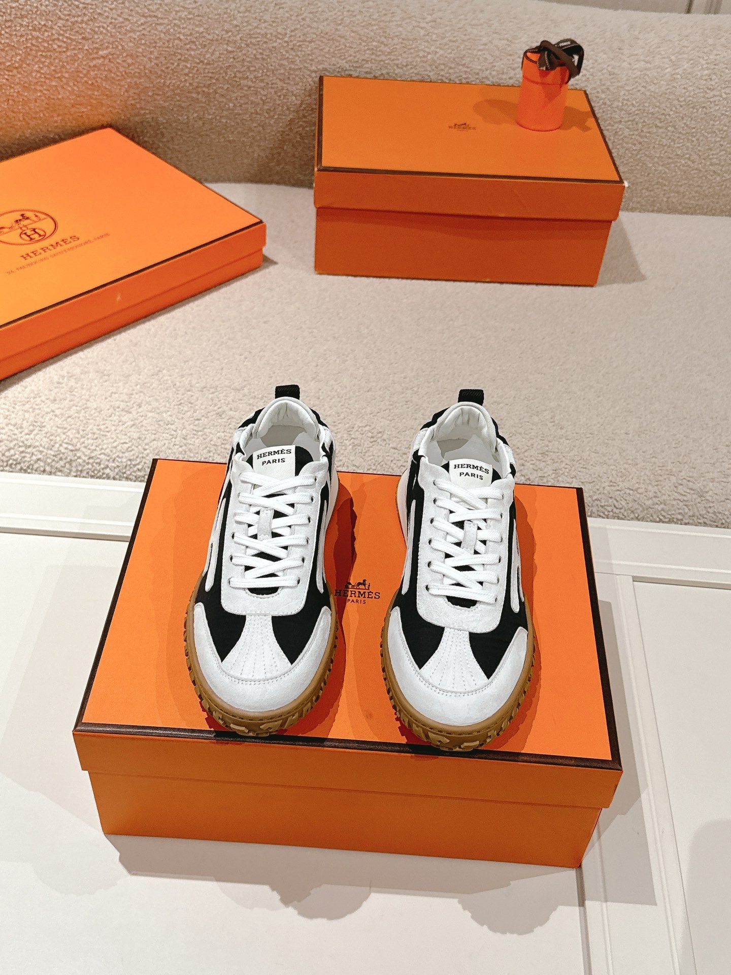Women Black White Color Block Letter Logo Retro Sneakers Wear Resistant Gum Sole Casual Walking Trainers