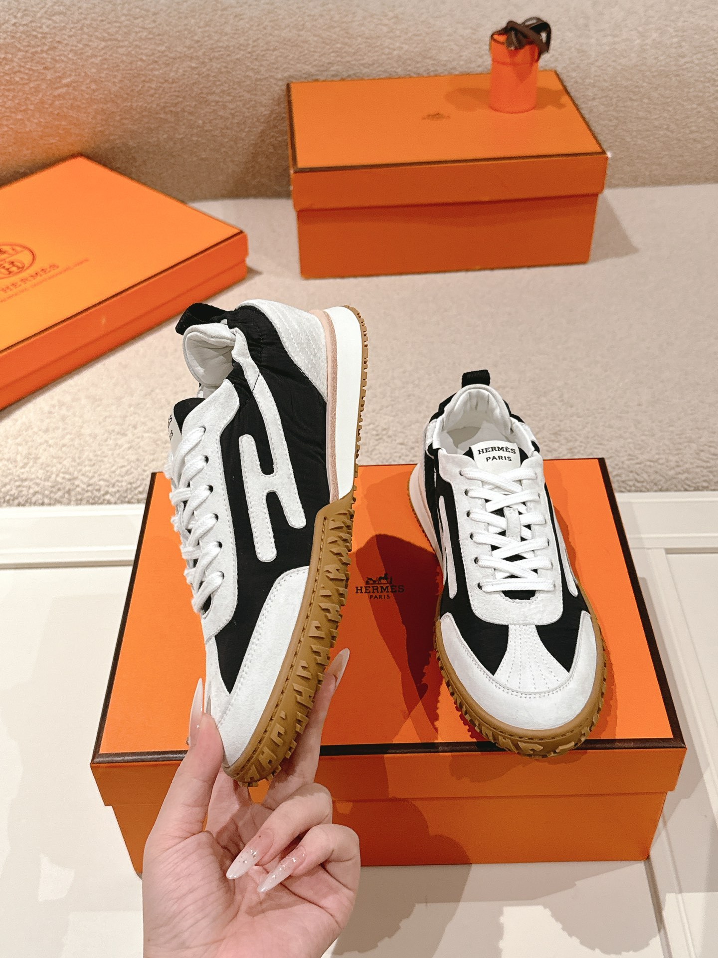 Women Black White Color Block Letter Logo Retro Sneakers Wear Resistant Gum Sole Casual Walking Trainers