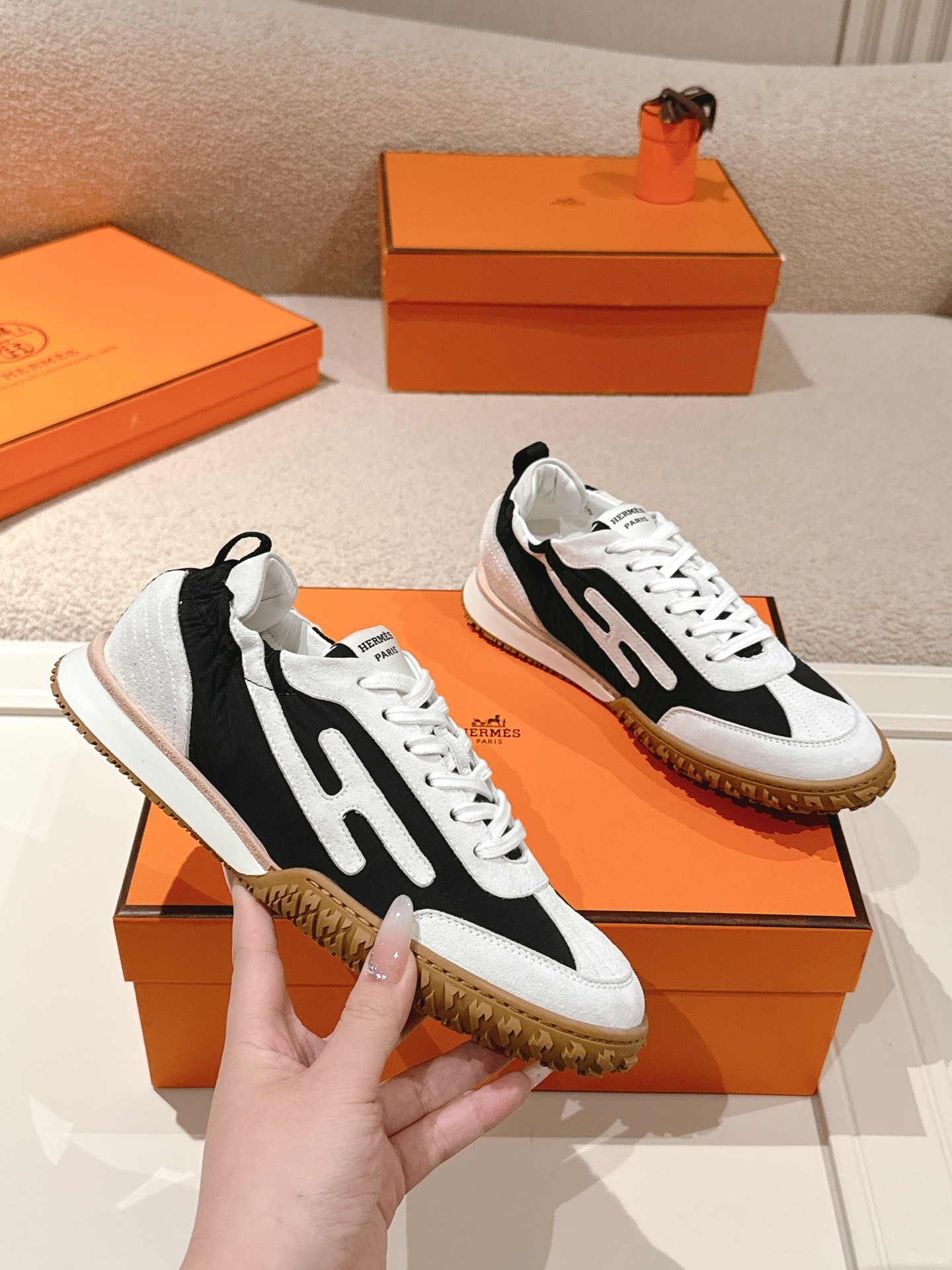 Women Black White Color Block Letter Logo Retro Sneakers Wear Resistant Gum Sole Casual Walking Trainers