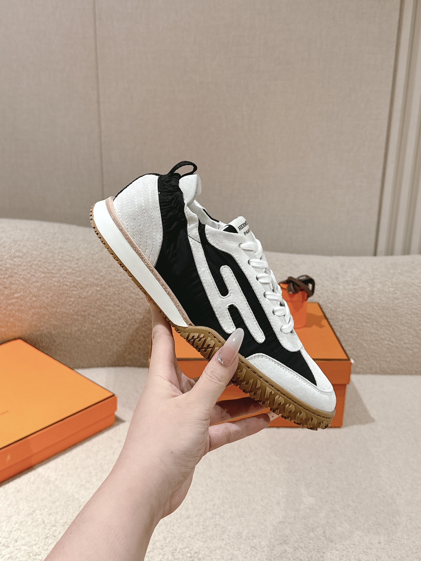 Women Black White Color Block Letter Logo Retro Sneakers Wear Resistant Gum Sole Casual Walking Trainers