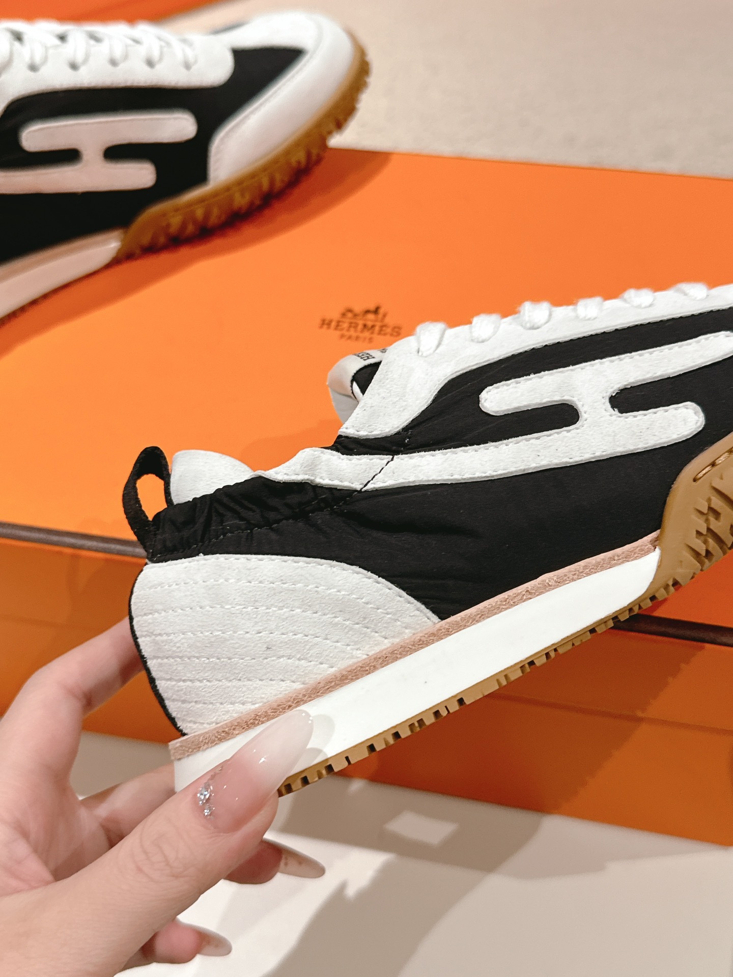Women Black White Color Block Letter Logo Retro Sneakers Wear Resistant Gum Sole Casual Walking Trainers