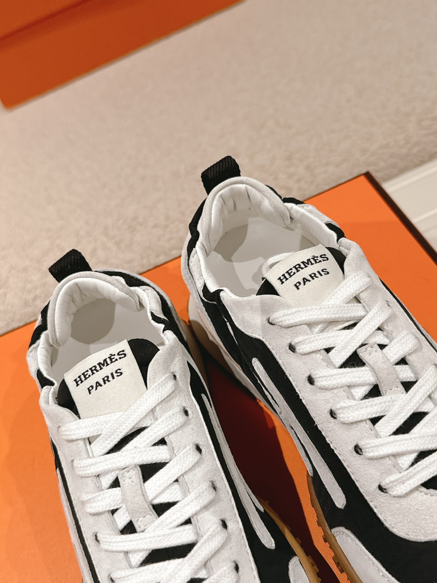 Women Black White Color Block Letter Logo Retro Sneakers Wear Resistant Gum Sole Casual Walking Trainers